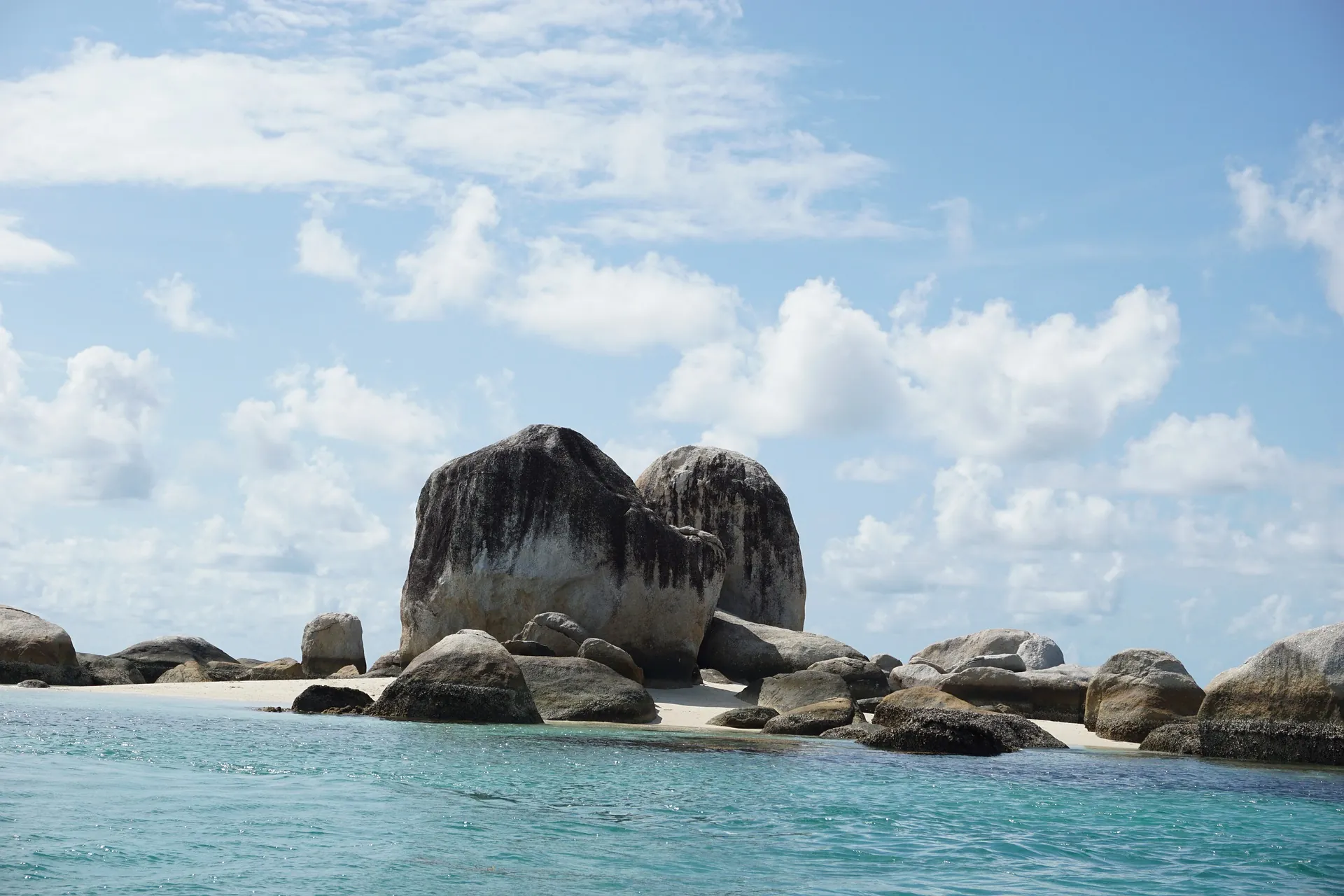 Paket Tour Belitung 3D2N Island Hopping & Lengkuas